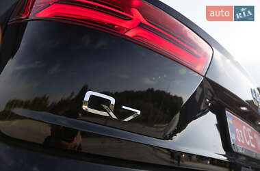 Внедорожник / Кроссовер Audi Q7 2016 в 