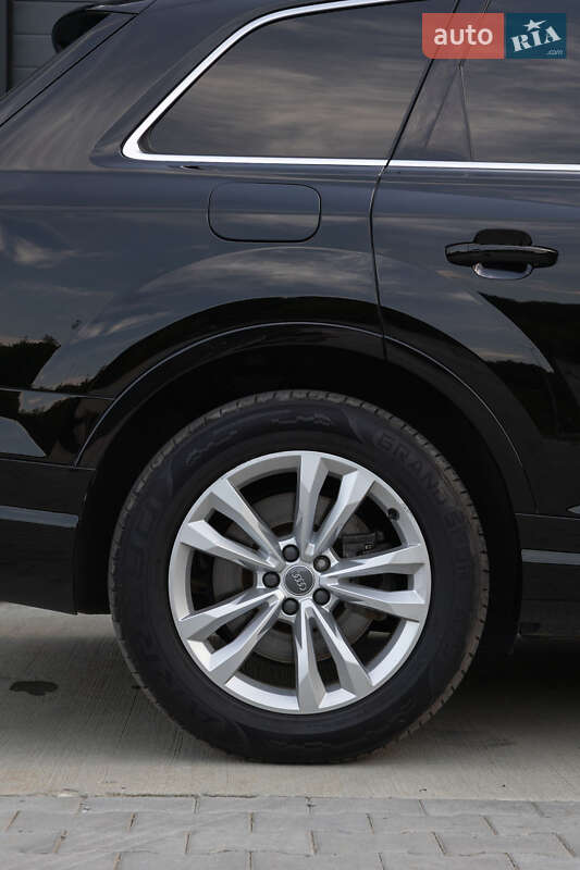 Внедорожник / Кроссовер Audi Q7 2016 в Дубно