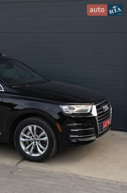 Внедорожник / Кроссовер Audi Q7 2016 в 