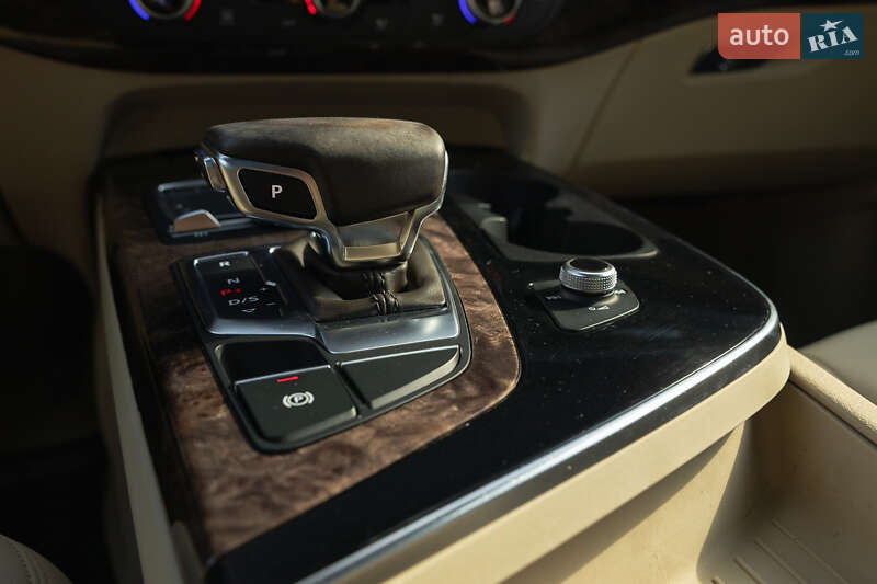 Внедорожник / Кроссовер Audi Q7 2016 в Дубно