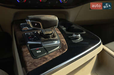 Внедорожник / Кроссовер Audi Q7 2016 в 