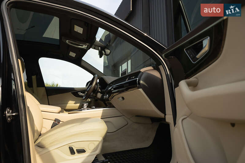 Внедорожник / Кроссовер Audi Q7 2016 в Дубно