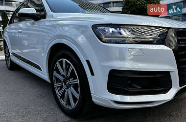 Внедорожник / Кроссовер Audi Q7 2016 в 