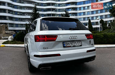 Внедорожник / Кроссовер Audi Q7 2016 в 