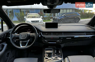 Внедорожник / Кроссовер Audi Q7 2016 в 