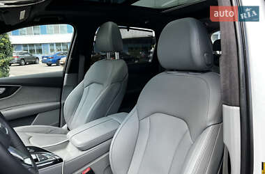 Внедорожник / Кроссовер Audi Q7 2016 в 
