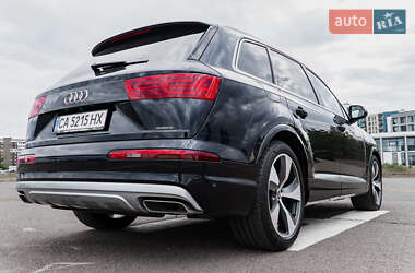 Позашляховик / Кросовер Audi Q7 2016 в 