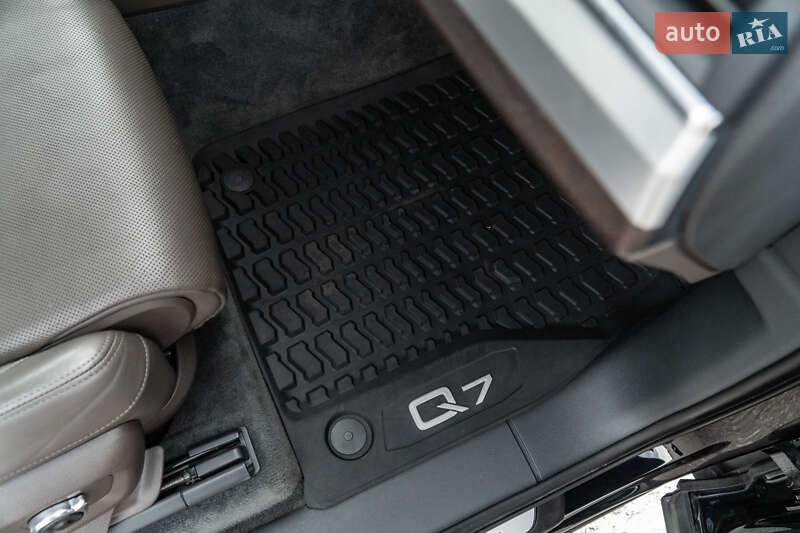 Позашляховик / Кросовер Audi Q7 2016 в Черкасах