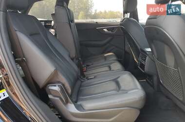 Позашляховик / Кросовер Audi Q7 2021 в 