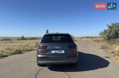 Внедорожник / Кроссовер Audi Q7 2016 в 