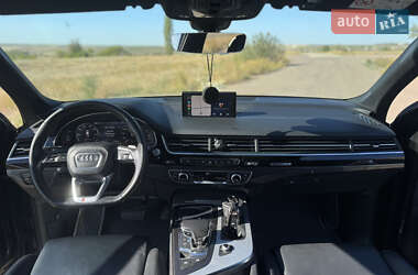 Внедорожник / Кроссовер Audi Q7 2016 в 