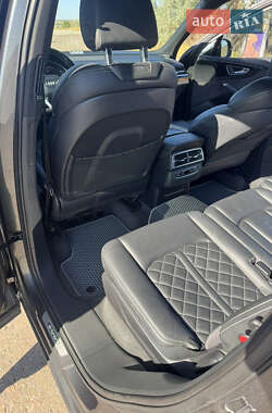 Внедорожник / Кроссовер Audi Q7 2016 в 