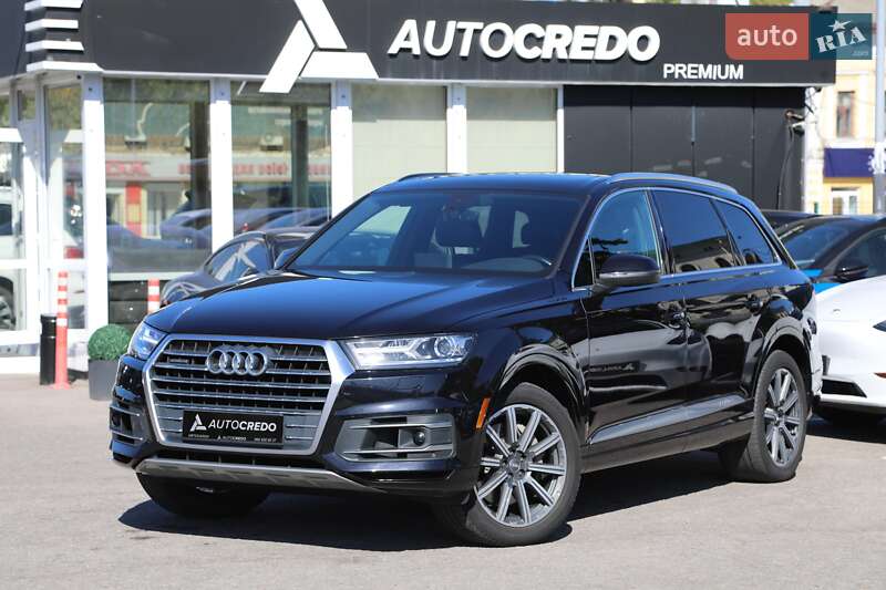 Внедорожник / Кроссовер Audi Q7 2016 в 