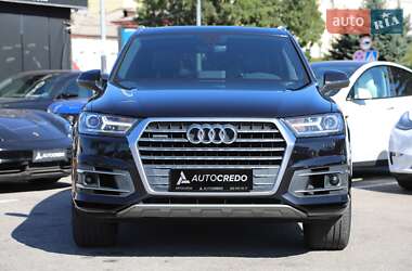 Внедорожник / Кроссовер Audi Q7 2016 в 