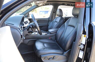 Внедорожник / Кроссовер Audi Q7 2016 в 