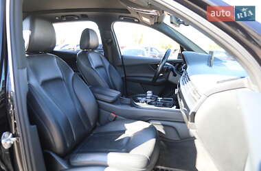 Внедорожник / Кроссовер Audi Q7 2016 в 