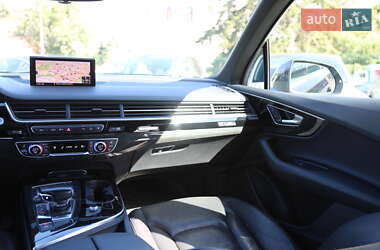 Внедорожник / Кроссовер Audi Q7 2016 в 