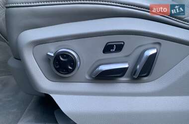 Внедорожник / Кроссовер Audi Q7 2016 в 