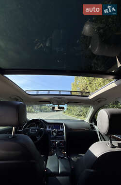 Позашляховик / Кросовер Audi Q7 2012 в 