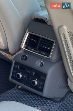 Позашляховик / Кросовер Audi Q7 2010 в 