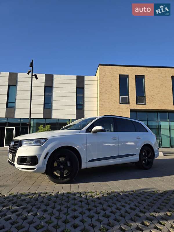 Внедорожник / Кроссовер Audi Q7 2016 в Хмельницком