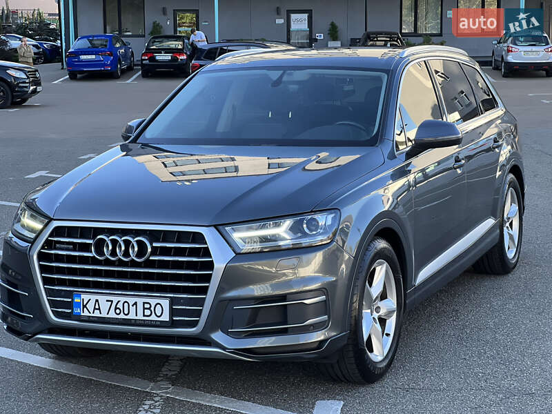 Позашляховик / Кросовер Audi Q7 2017 в 