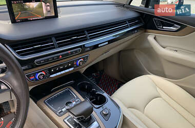 Позашляховик / Кросовер Audi Q7 2016 в 