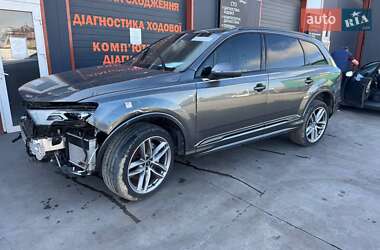 Внедорожник / Кроссовер Audi Q7 2021 в 