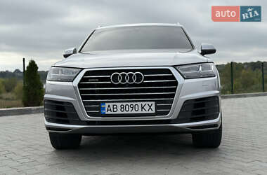 Позашляховик / Кросовер Audi Q7 2017 в 