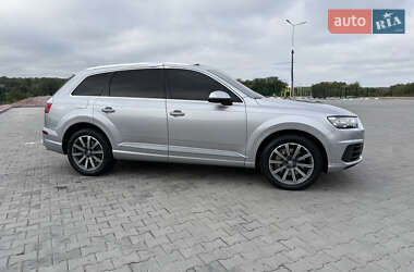 Позашляховик / Кросовер Audi Q7 2017 в 