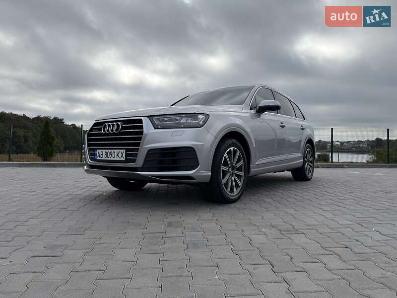 Позашляховик / Кросовер Audi Q7 2017 в 