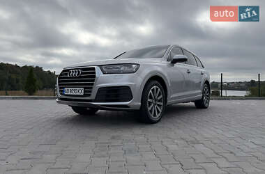 Позашляховик / Кросовер Audi Q7 2017 в 