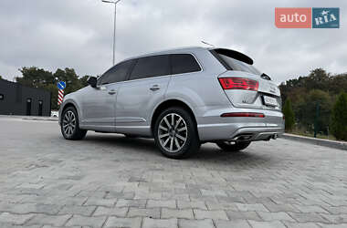 Позашляховик / Кросовер Audi Q7 2017 в 