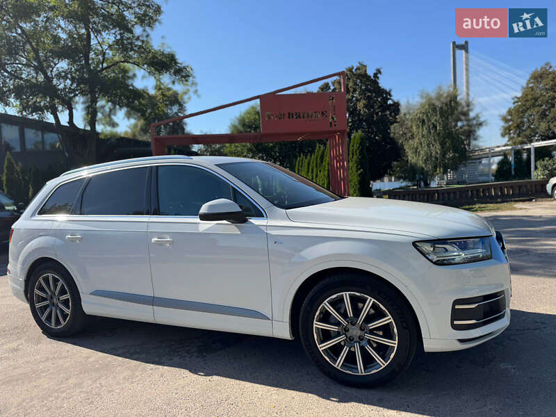Позашляховик / Кросовер Audi Q7 2018 в Києві