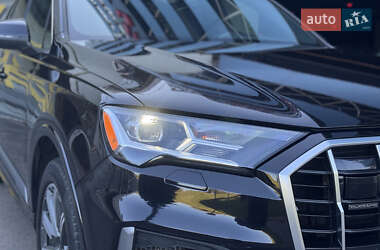 Позашляховик / Кросовер Audi Q7 2019 в 