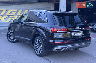 Позашляховик / Кросовер Audi Q7 2019 в 