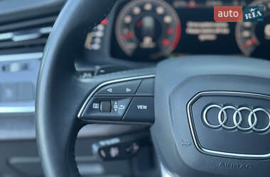 Позашляховик / Кросовер Audi Q7 2019 в 