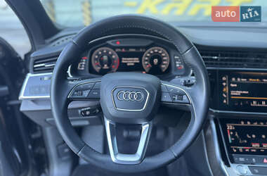 Позашляховик / Кросовер Audi Q7 2019 в 