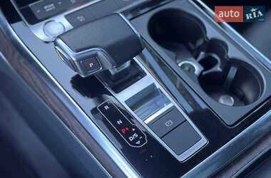 Позашляховик / Кросовер Audi Q7 2019 в 