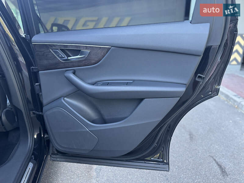 Позашляховик / Кросовер Audi Q7 2019 в Києві