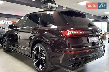 Позашляховик / Кросовер Audi Q7 2021 в 