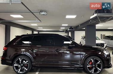 Позашляховик / Кросовер Audi Q7 2021 в 