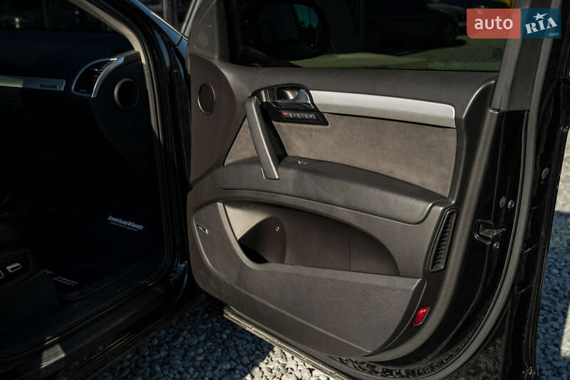 Внедорожник / Кроссовер Audi Q7 2010 в Черновцах