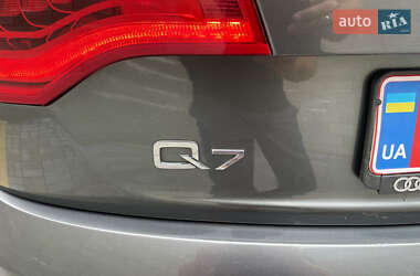 Позашляховик / Кросовер Audi Q7 2015 в 