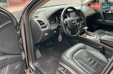 Позашляховик / Кросовер Audi Q7 2015 в 
