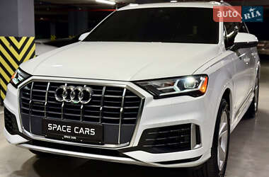 Позашляховик / Кросовер Audi Q7 2019 в 