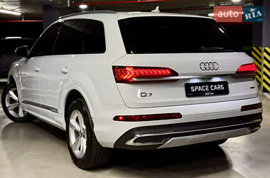 Позашляховик / Кросовер Audi Q7 2019 в 
