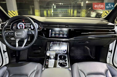 Позашляховик / Кросовер Audi Q7 2019 в 