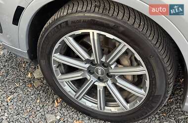 Позашляховик / Кросовер Audi Q7 2017 в 