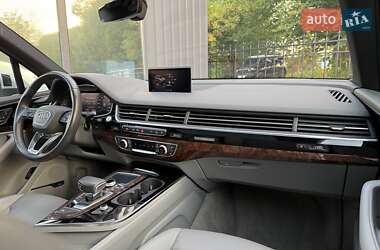 Позашляховик / Кросовер Audi Q7 2017 в 